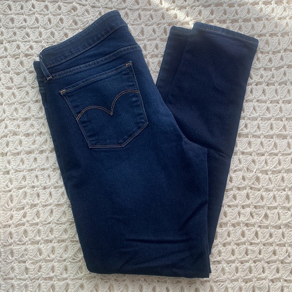 Levi’s 711 Skinny Dark Wash Jeans - Picture 7 of 15